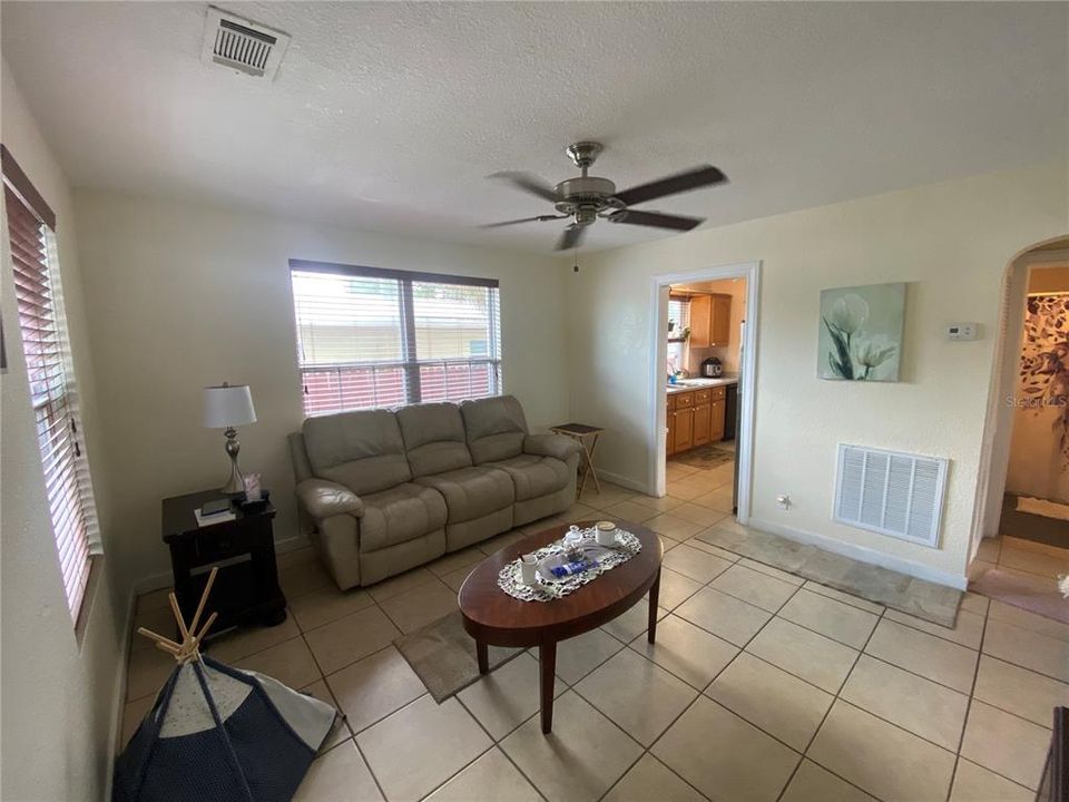 For Sale: $314,900 (3 beds, 2 baths, 1044 Square Feet)