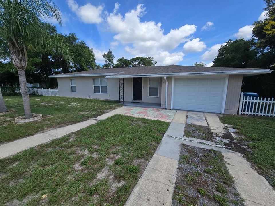 For Sale: $249,900 (4 beds, 2 baths, 1150 Square Feet)