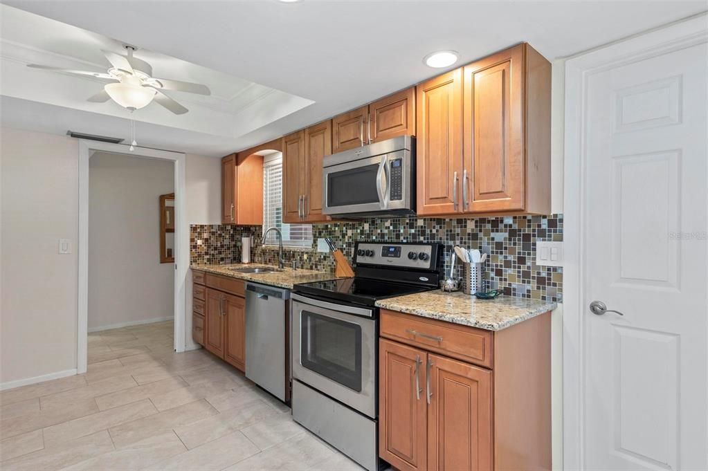 For Sale: $350,000 (2 beds, 2 baths, 1601 Square Feet)