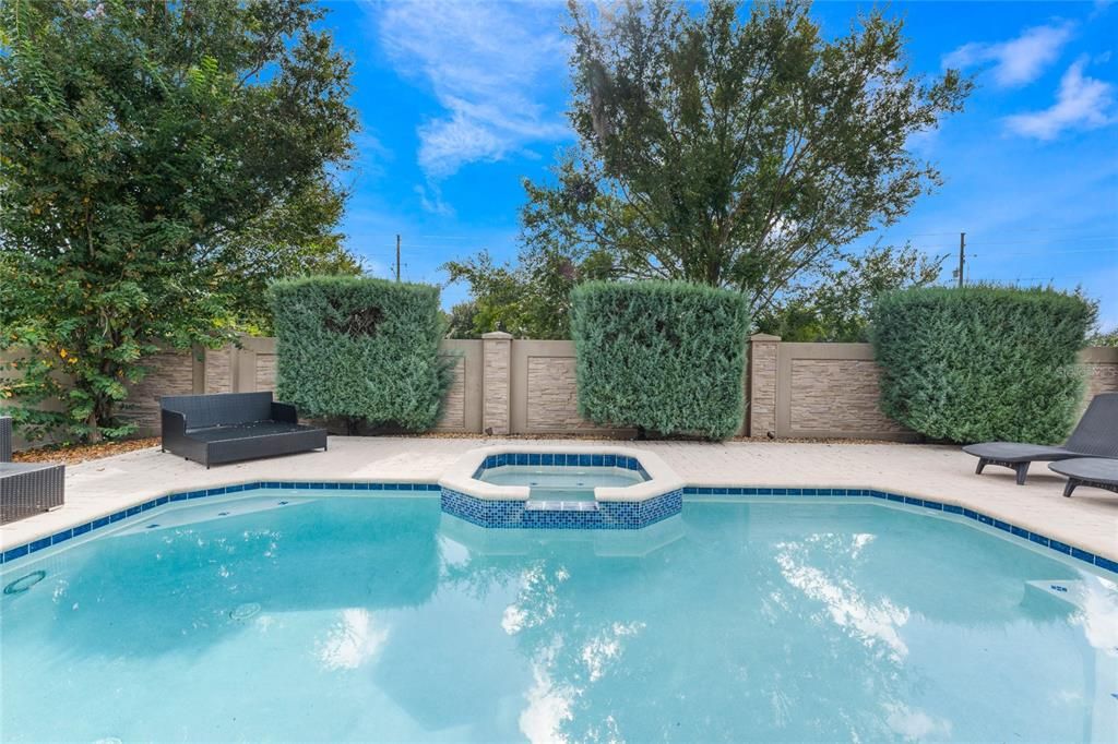 Beautiful sparkling pool with spa, built in benches in the pool.