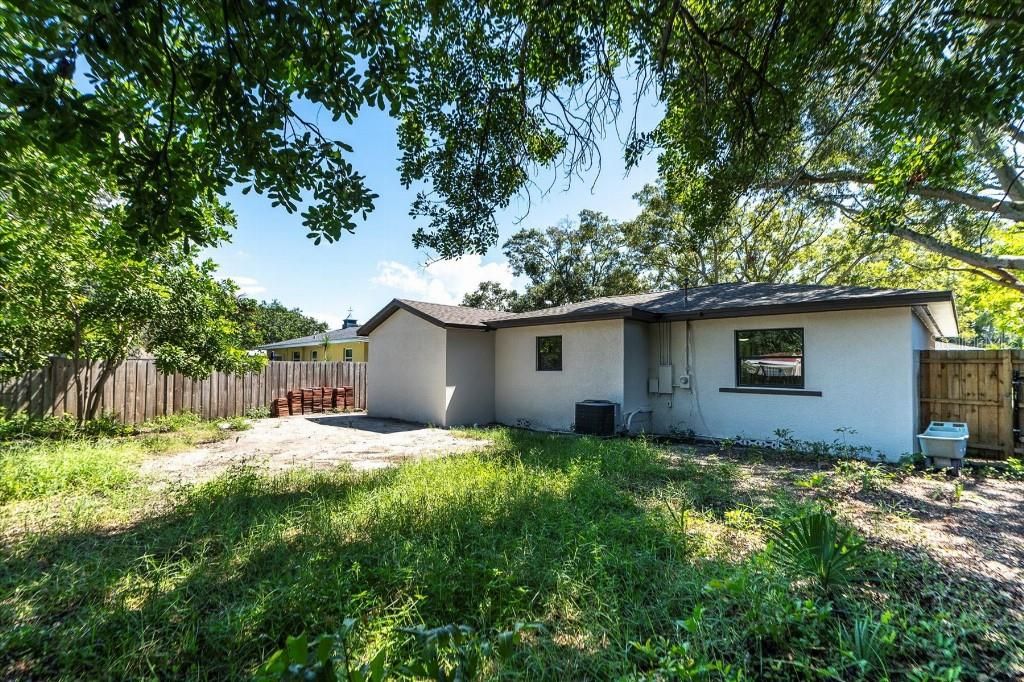 For Sale: $449,000 (3 beds, 2 baths, 1290 Square Feet)