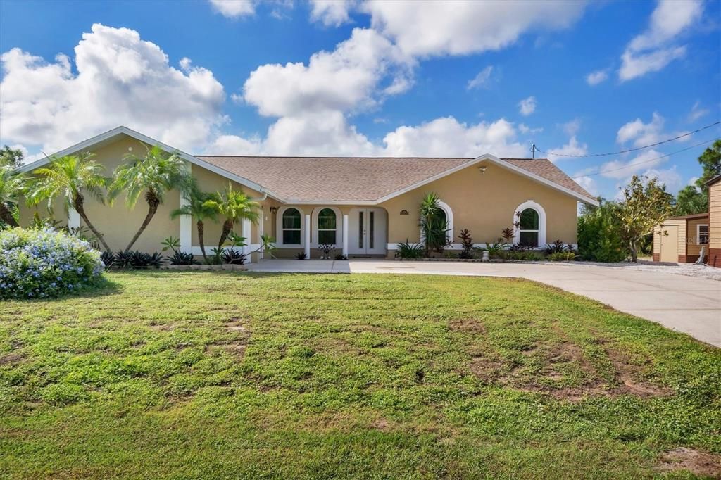 For Sale: $619,900 (3 beds, 2 baths, 2219 Square Feet)