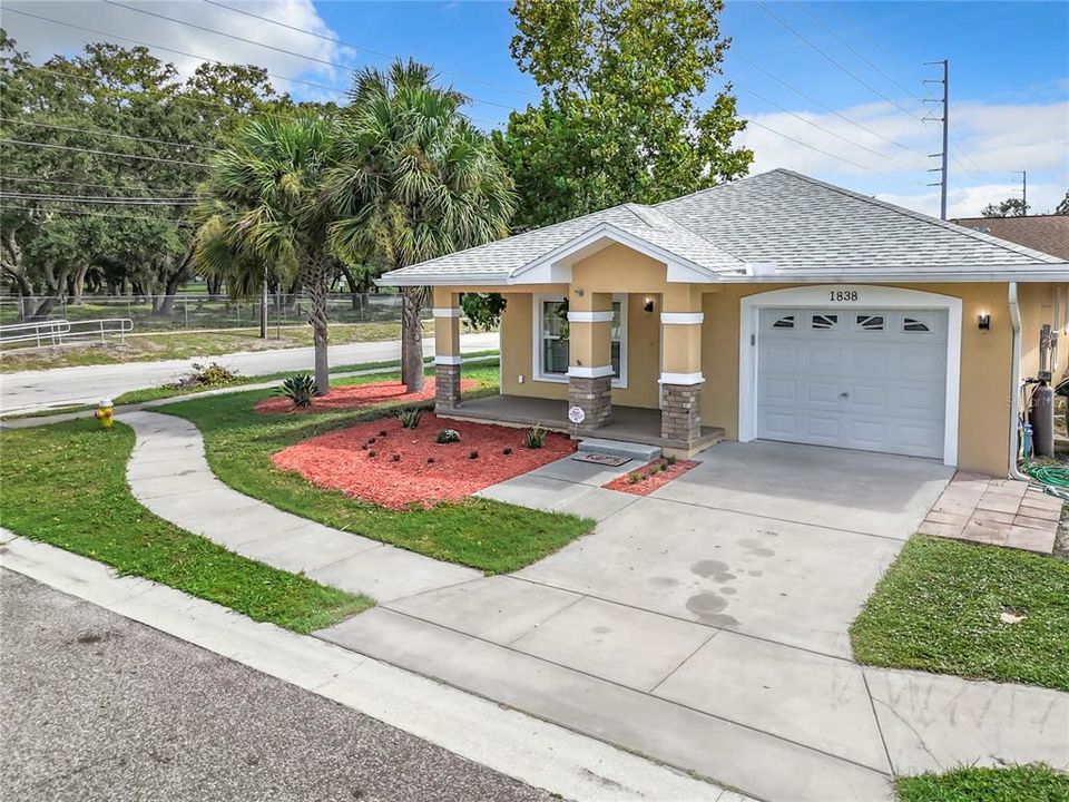 For Sale: $365,000 (3 beds, 2 baths, 1298 Square Feet)