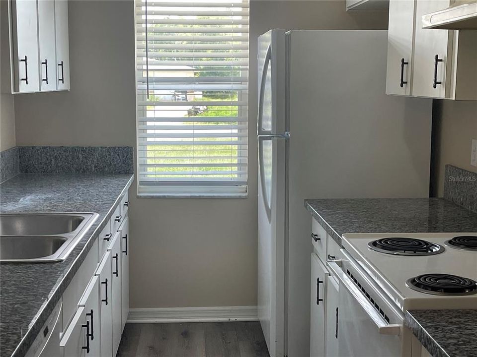 For Rent: $1,525 (2 beds, 2 baths, 2086 Square Feet)