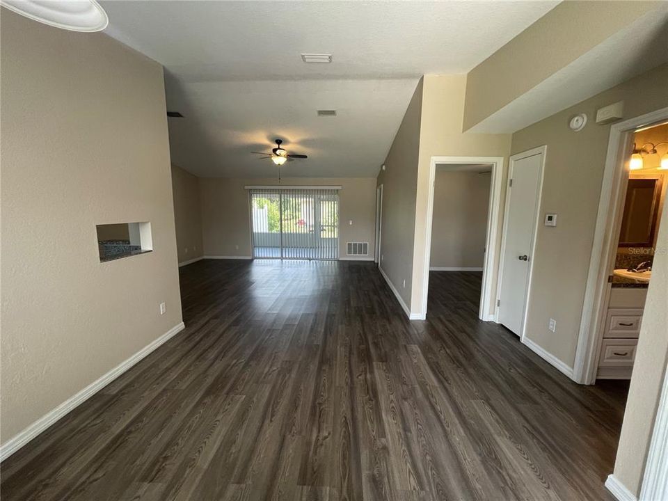 For Rent: $1,525 (2 beds, 2 baths, 2086 Square Feet)