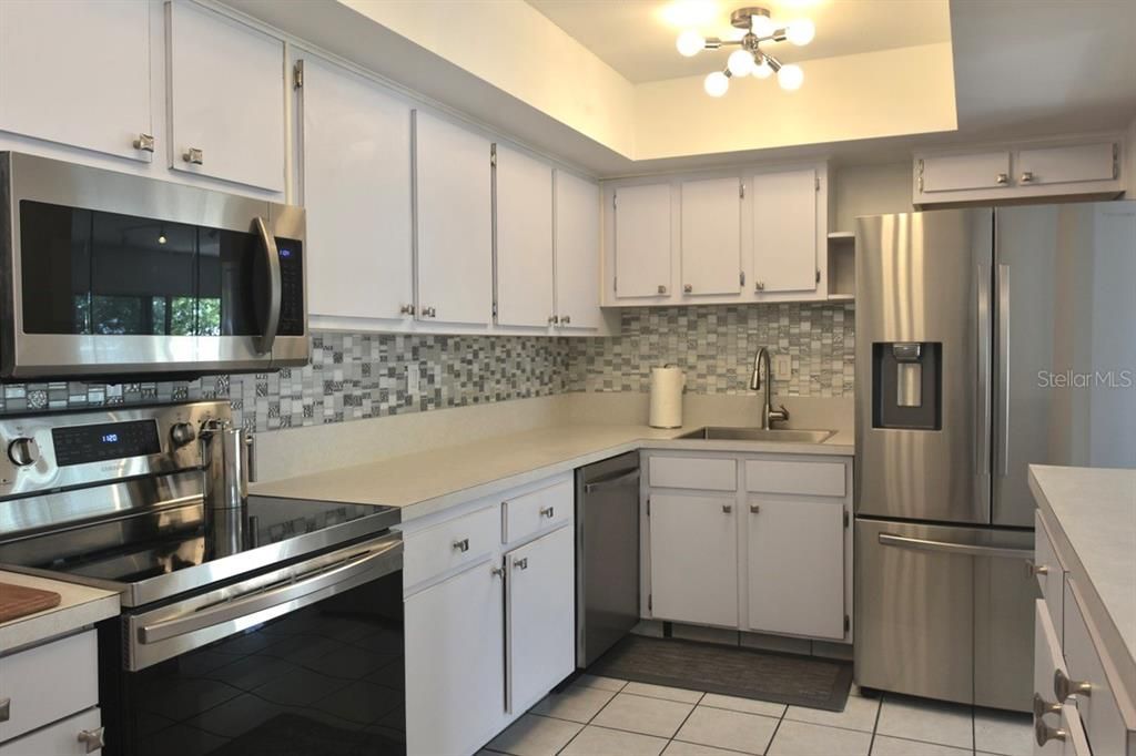 For Rent: $2,900 (2 beds, 2 baths, 1104 Square Feet)