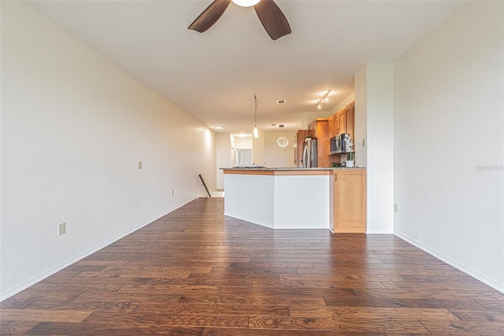 For Sale: $400,000 (1 beds, 1 baths, 815 Square Feet)