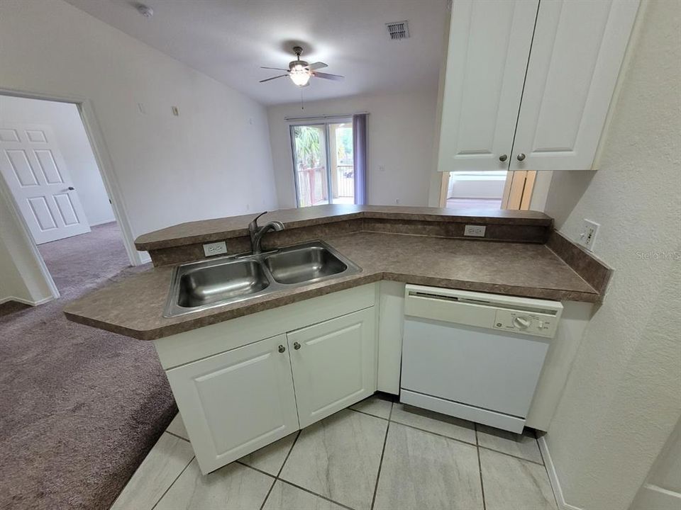 Active With Contract: $1,475 (2 beds, 2 baths, 975 Square Feet)