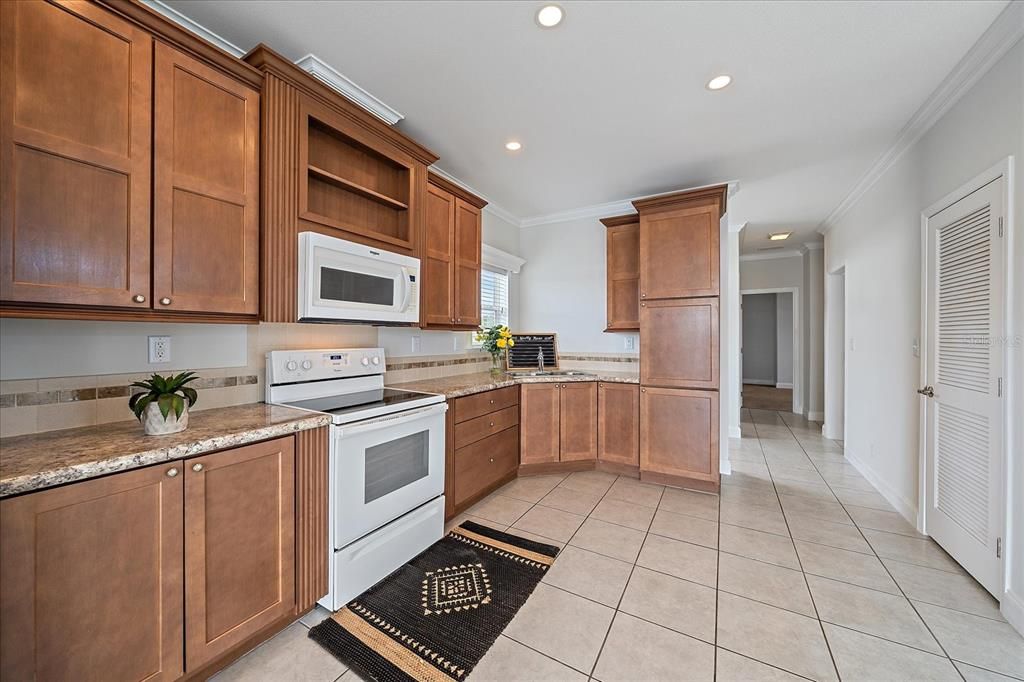 For Sale: $395,000 (2 beds, 2 baths, 1188 Square Feet)