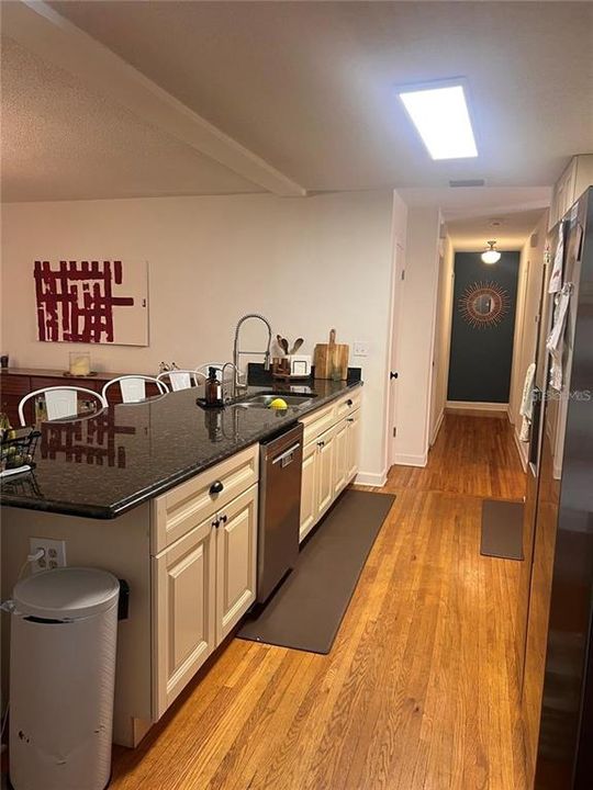 For Rent: $2,900 (3 beds, 1 baths, 1729 Square Feet)