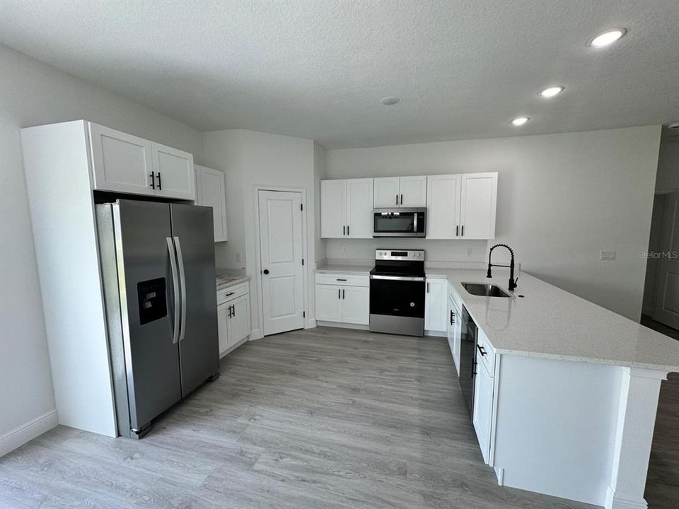 For Sale: $319,000 (4 beds, 2 baths, 1833 Square Feet)