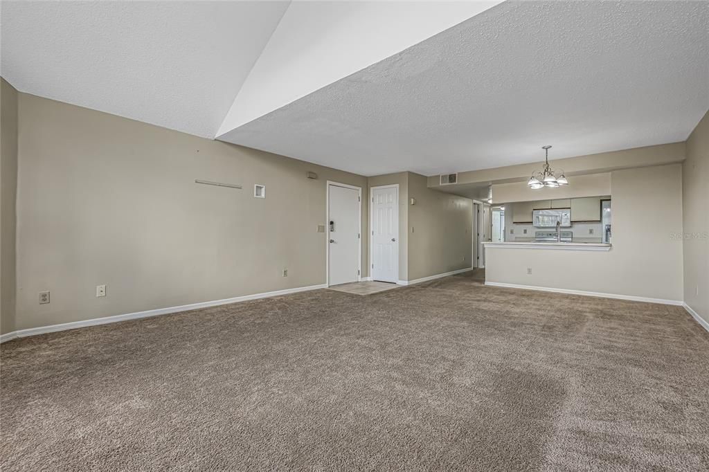 For Sale: $199,999 (3 beds, 2 baths, 1287 Square Feet)