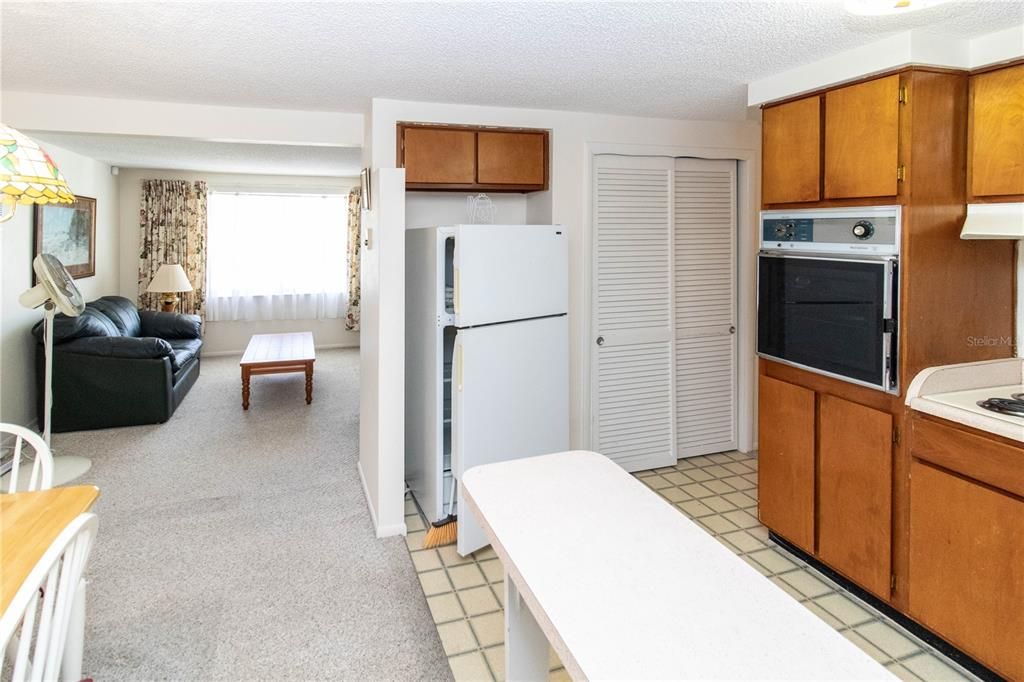 For Sale: $224,000 (2 beds, 1 baths, 1032 Square Feet)