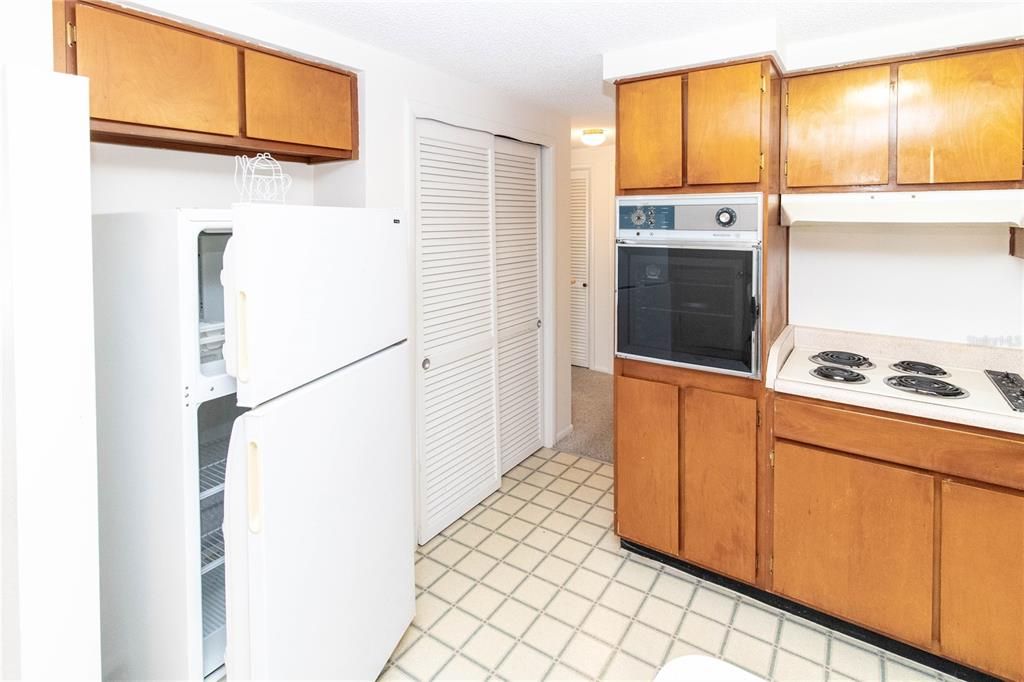 For Sale: $224,000 (2 beds, 1 baths, 1032 Square Feet)