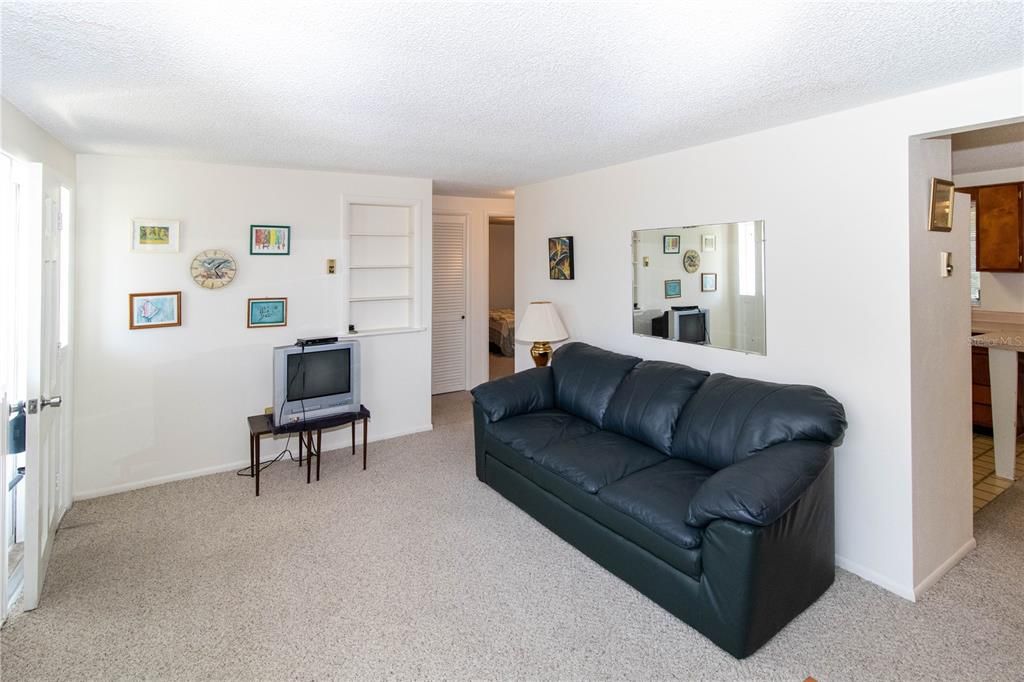 For Sale: $224,000 (2 beds, 1 baths, 1032 Square Feet)