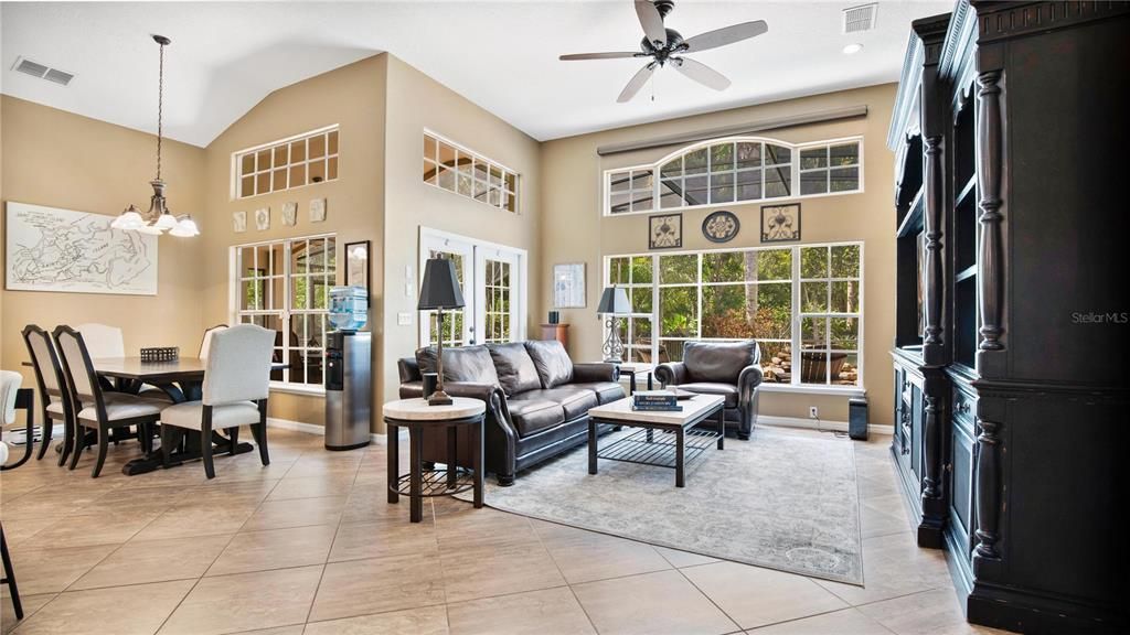 Living Room/Breakfast Nook