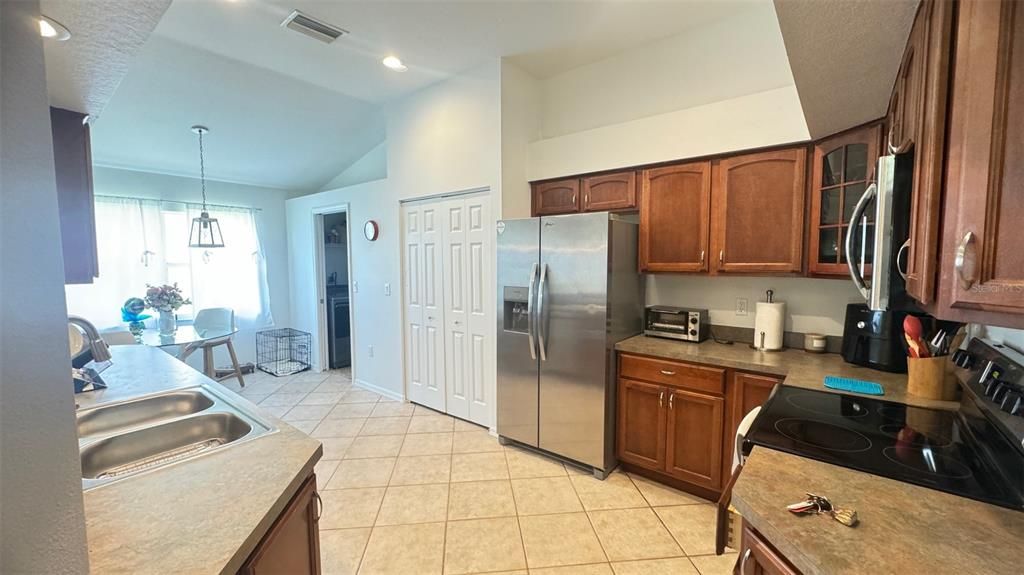 For Sale: $447,000 (3 beds, 2 baths, 1733 Square Feet)