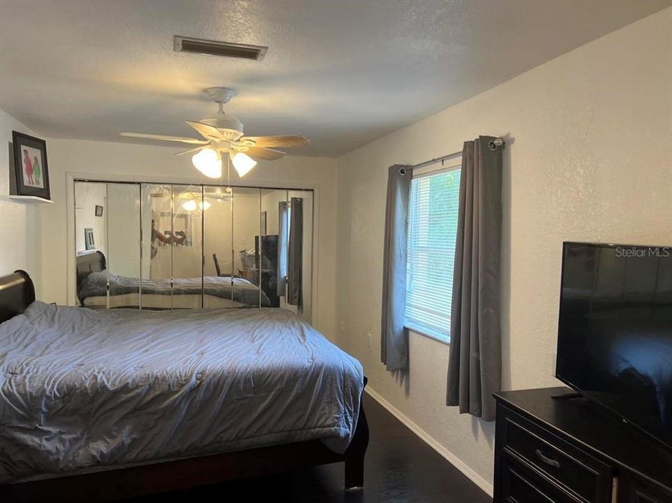 For Rent: $2,000 (3 beds, 1 baths, 1000 Square Feet)