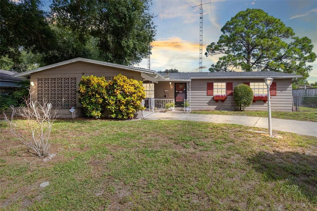 This charming Fern Park home is ready for your personal touches!