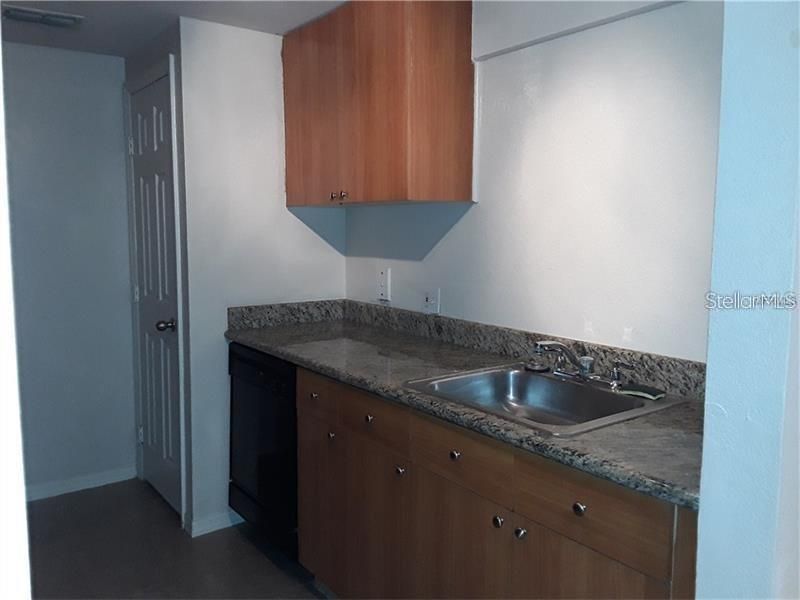 For Rent: $1,650 (1 beds, 1 baths, 1098 Square Feet)