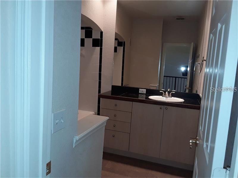 For Rent: $1,650 (1 beds, 1 baths, 1098 Square Feet)