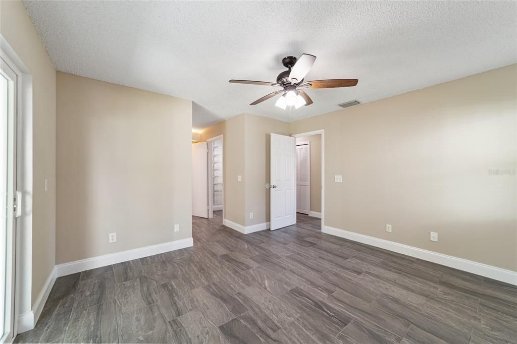 For Sale: $235,000 (2 beds, 2 baths, 1219 Square Feet)