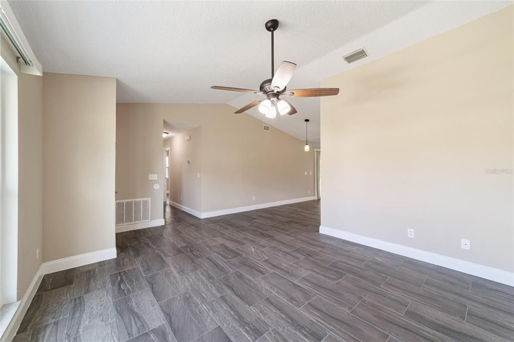 For Sale: $235,000 (2 beds, 2 baths, 1219 Square Feet)