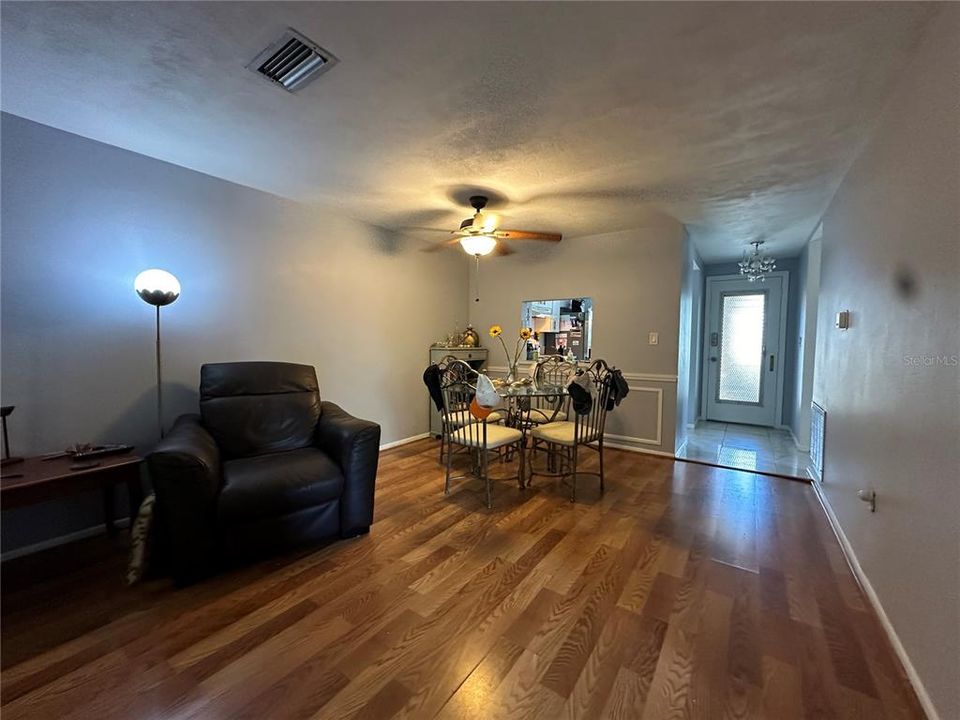 For Sale: $129,000 (2 beds, 2 baths, 1050 Square Feet)