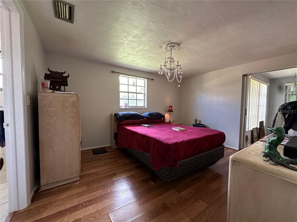 For Sale: $129,000 (2 beds, 2 baths, 1050 Square Feet)