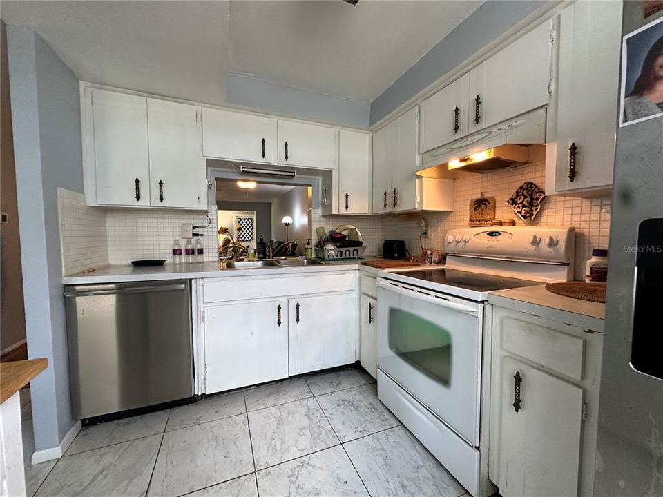 For Sale: $129,000 (2 beds, 2 baths, 1050 Square Feet)