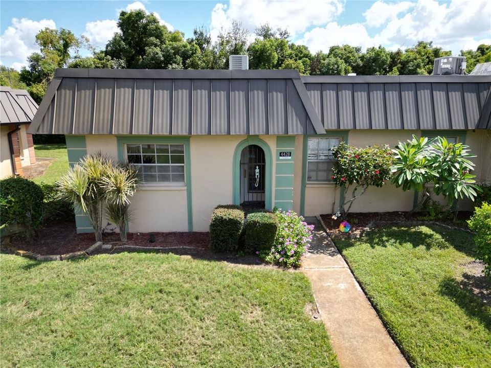 For Sale: $129,000 (2 beds, 2 baths, 1050 Square Feet)