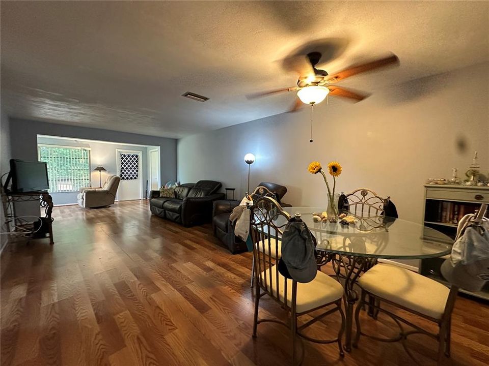 For Sale: $129,000 (2 beds, 2 baths, 1050 Square Feet)