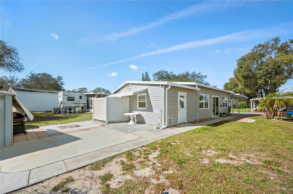 Outdoor space great for enjoying the beautiful Flordia weather