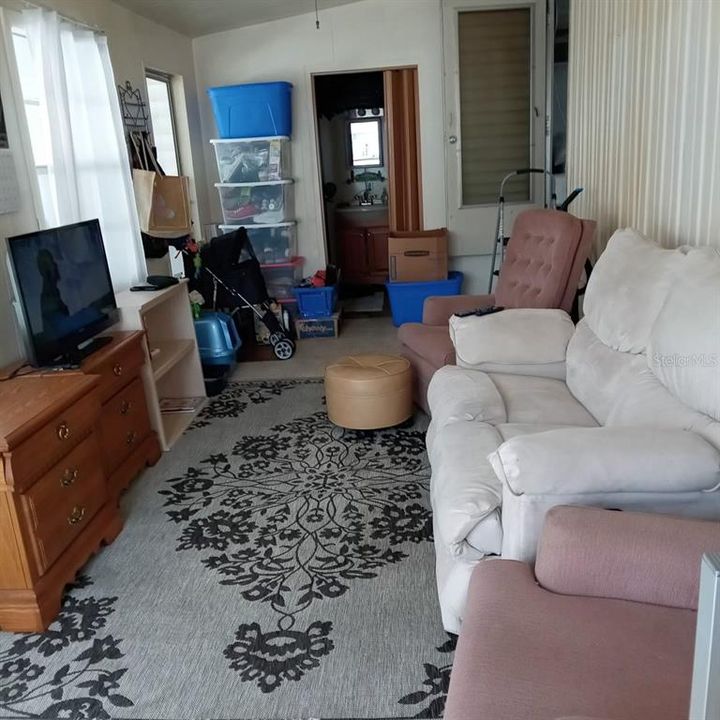 For Sale: $17,000 (1 beds, 2 baths, 572 Square Feet)