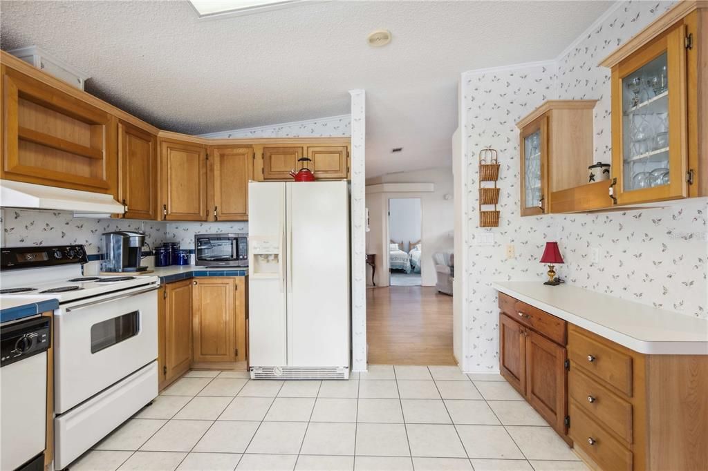 For Sale: $244,000 (2 beds, 2 baths, 1305 Square Feet)