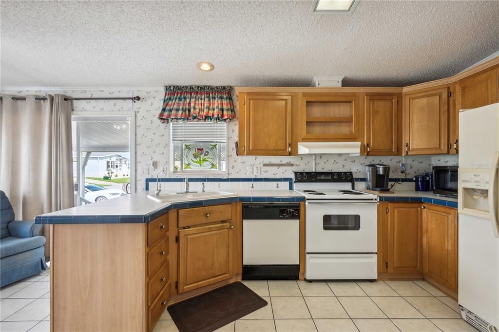 For Sale: $244,000 (2 beds, 2 baths, 1305 Square Feet)