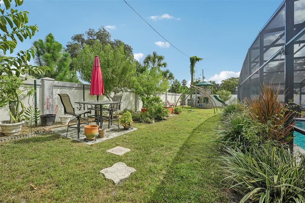 For Sale: $450,000 (4 beds, 2 baths, 1651 Square Feet)