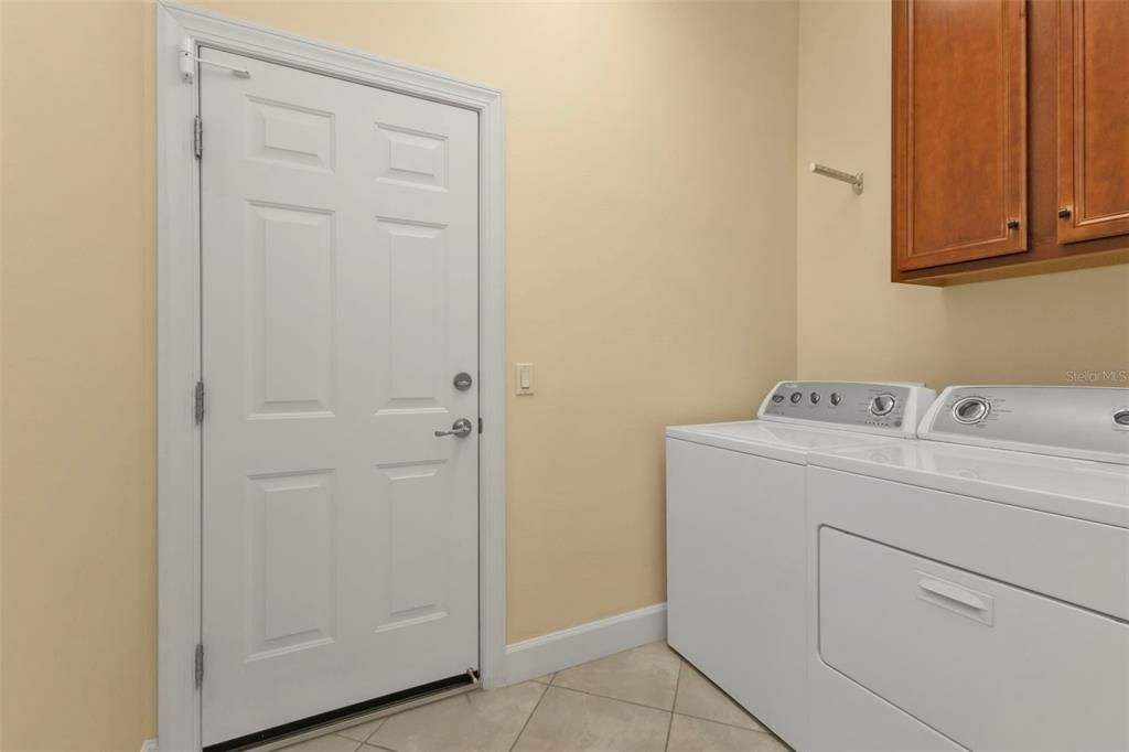 For Sale: $450,000 (2 beds, 2 baths, 1577 Square Feet)