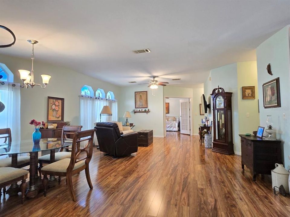 For Sale: $265,000 (2 beds, 2 baths, 1480 Square Feet)