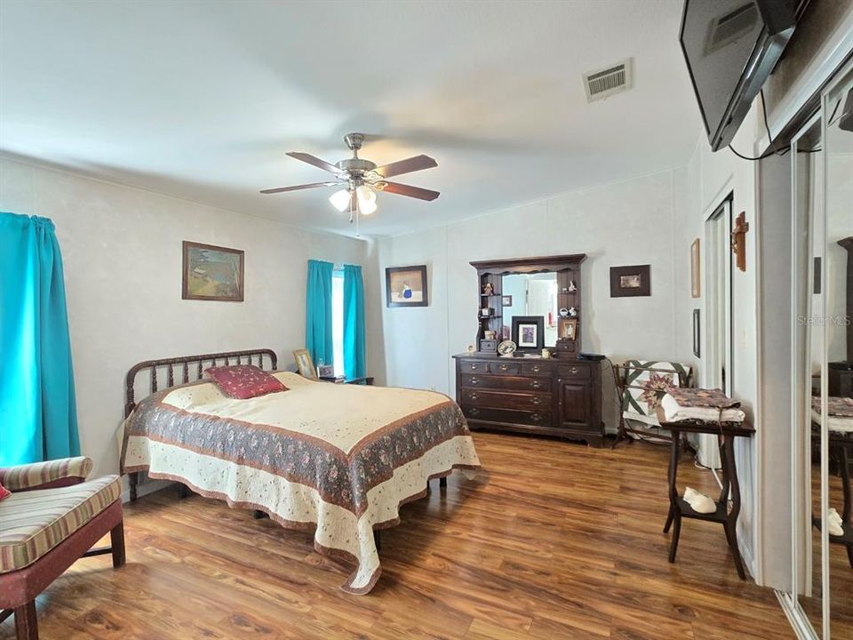 For Sale: $265,000 (2 beds, 2 baths, 1480 Square Feet)