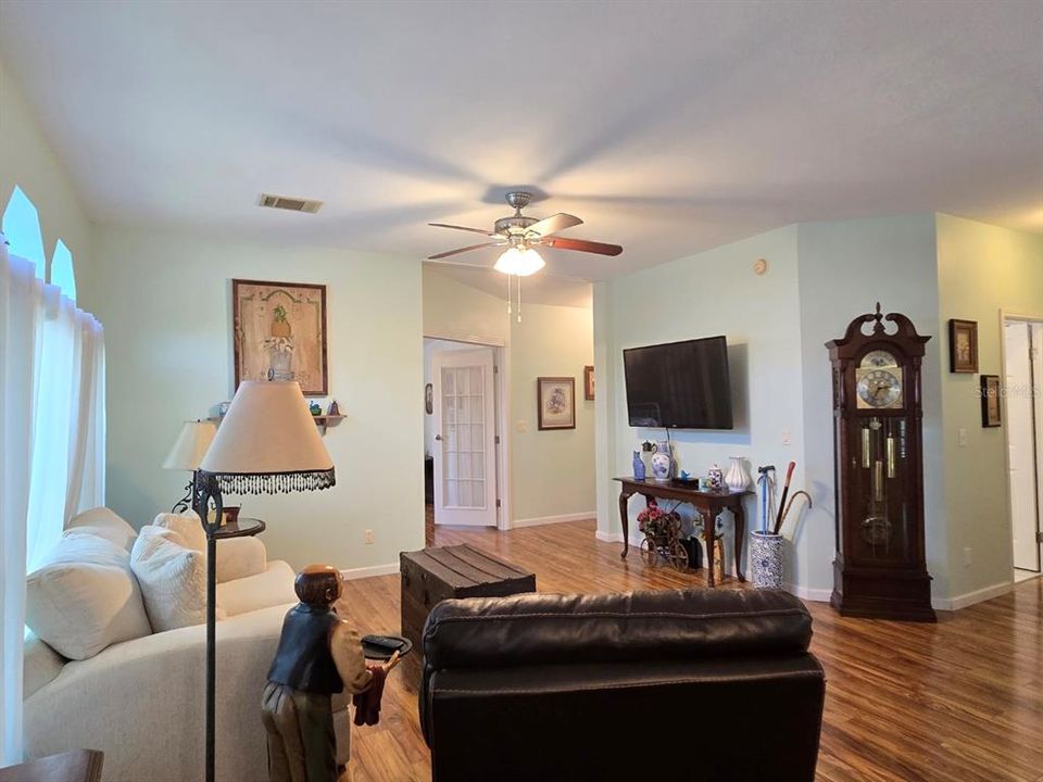 For Sale: $265,000 (2 beds, 2 baths, 1480 Square Feet)