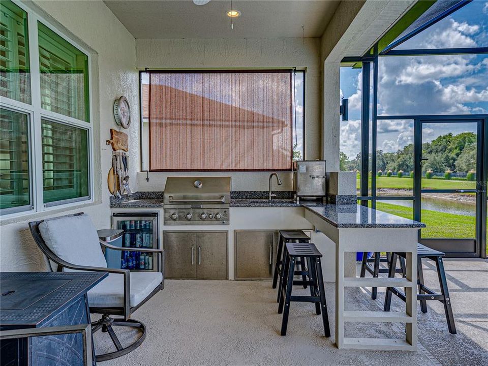 Veranda & outdoor kitchen