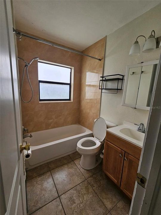 For Rent: $1,600 (2 beds, 1 baths, 736 Square Feet)