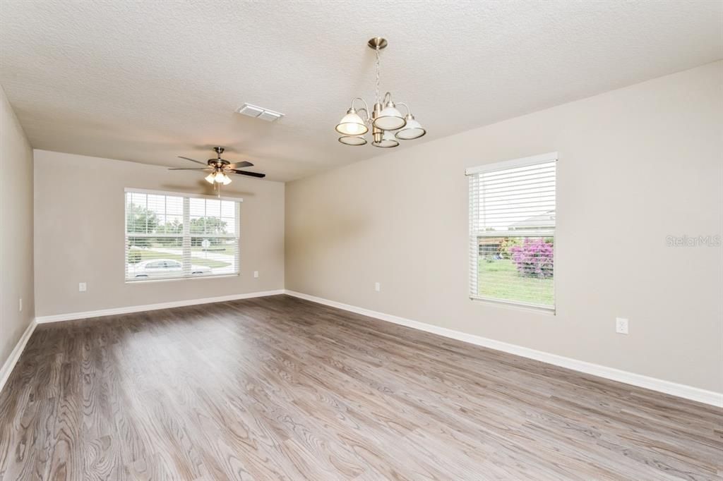 For Rent: $2,055 (3 beds, 2 baths, 1689 Square Feet)