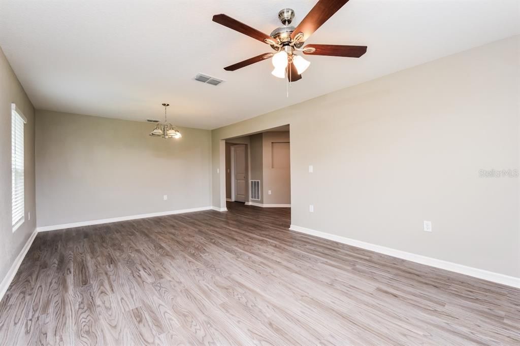 For Rent: $2,055 (3 beds, 2 baths, 1689 Square Feet)