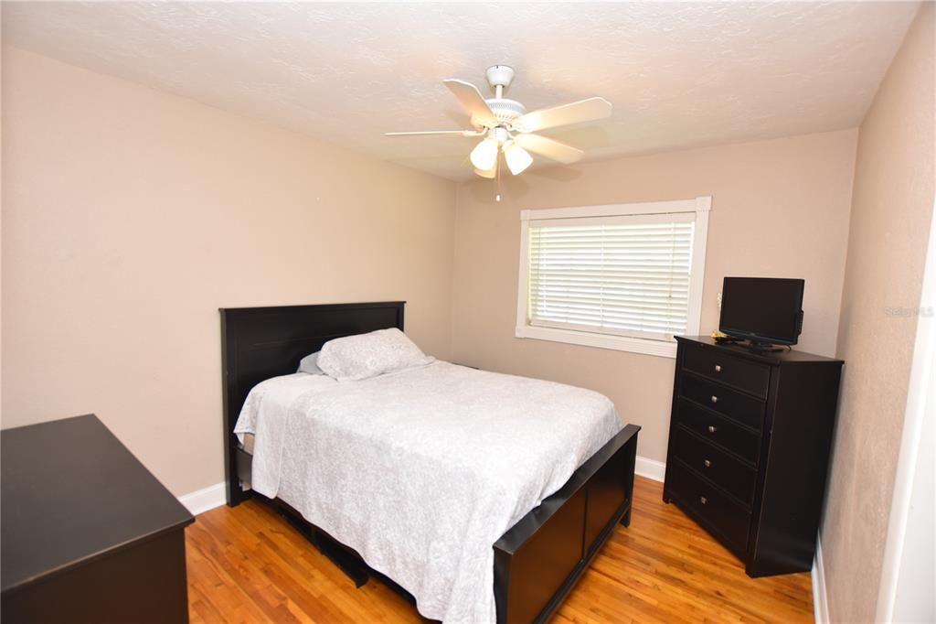 For Rent: $2,250 (3 beds, 1 baths, 1800 Square Feet)