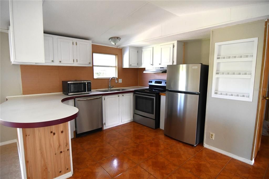 For Sale: $139,000 (3 beds, 2 baths, 924 Square Feet)