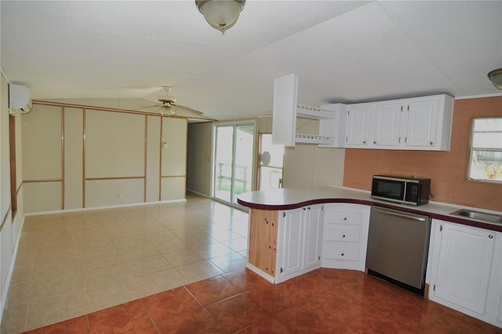 For Sale: $139,000 (3 beds, 2 baths, 924 Square Feet)