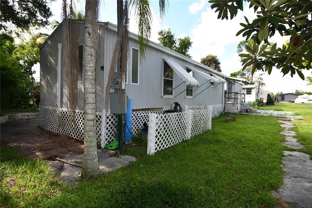 For Sale: $139,000 (3 beds, 2 baths, 924 Square Feet)