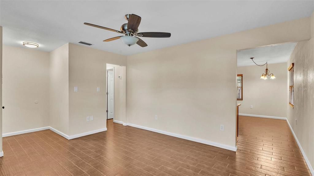 For Sale: $242,000 (2 beds, 1 baths, 992 Square Feet)